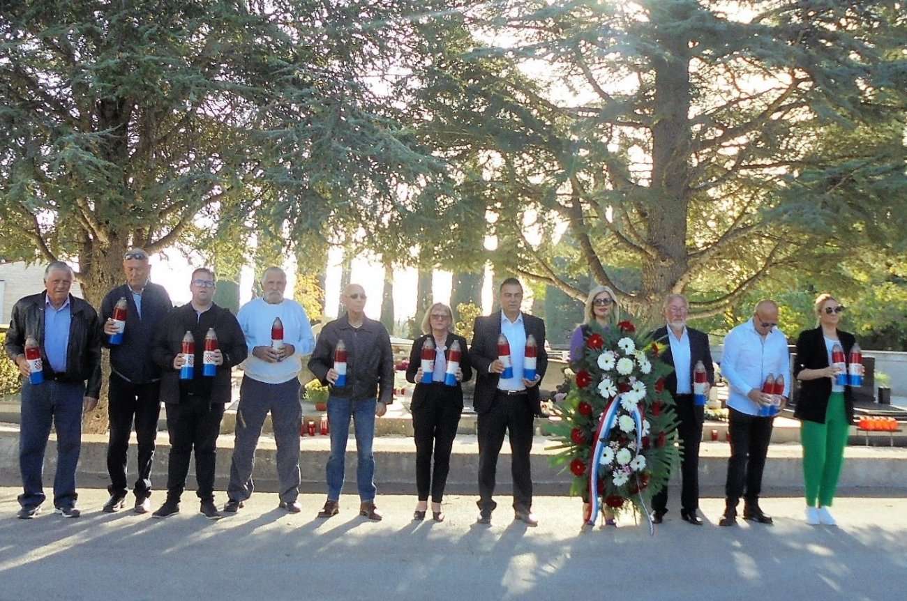 Vijenac i svijeće uz blagdan Svih svetih