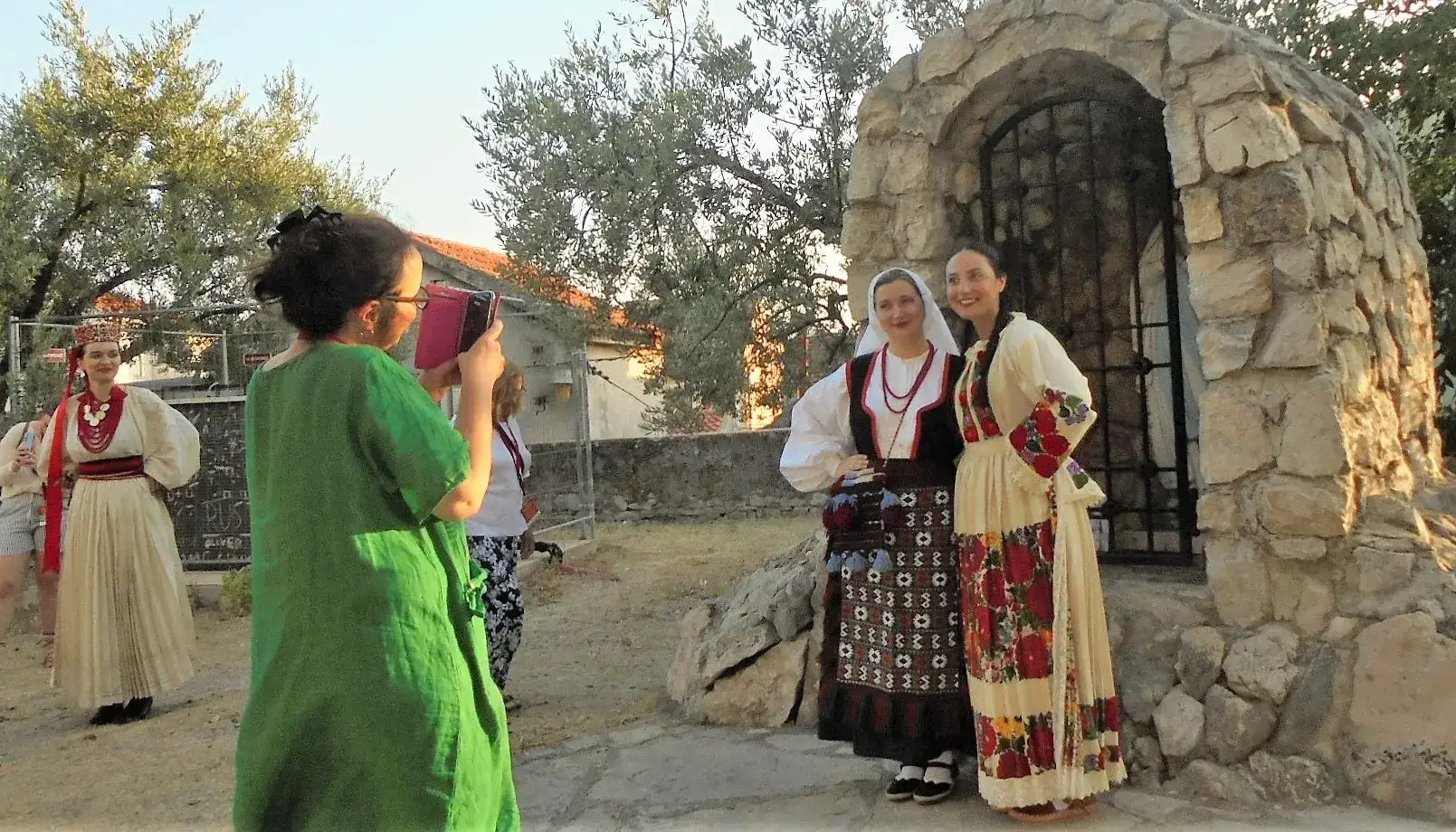 Održana revija hrvatske tradicijske odjeće u Biogradu na Moru