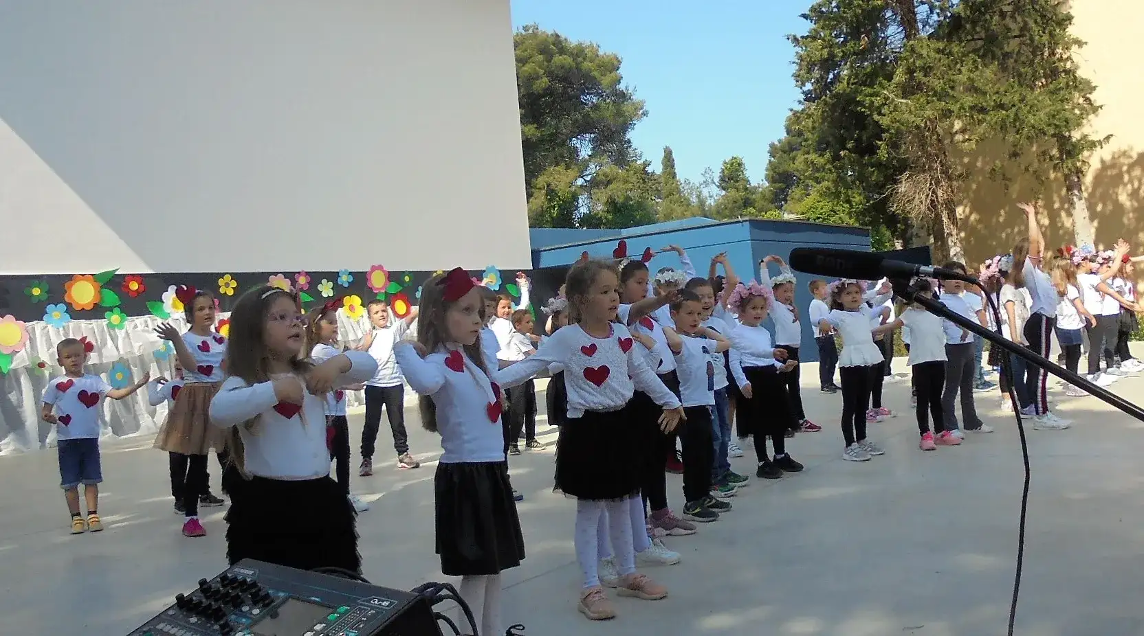 Nastupom najmlađih otvorena Ljetna pozornica u gradu Biogradu