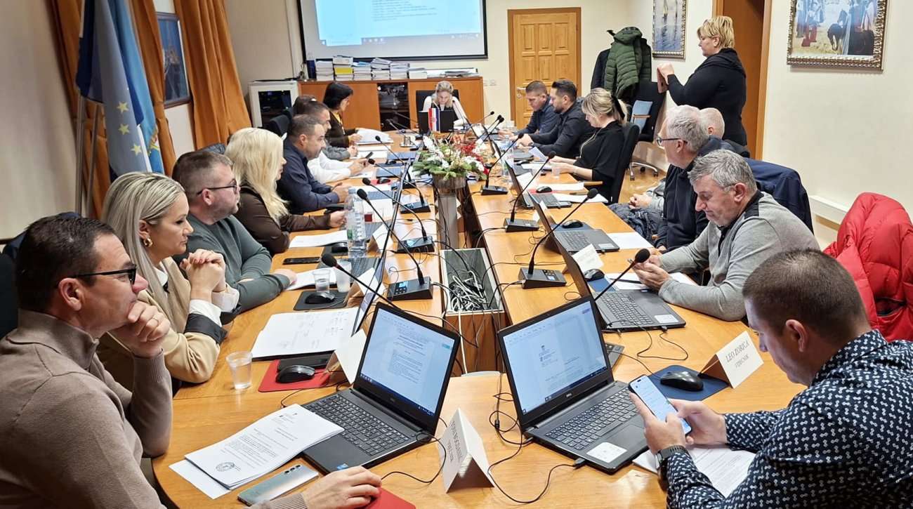 BIOGRADSKO GRADSKO VIJEĆE - Usvojen rekordni proračun i 22 biogradska laureata