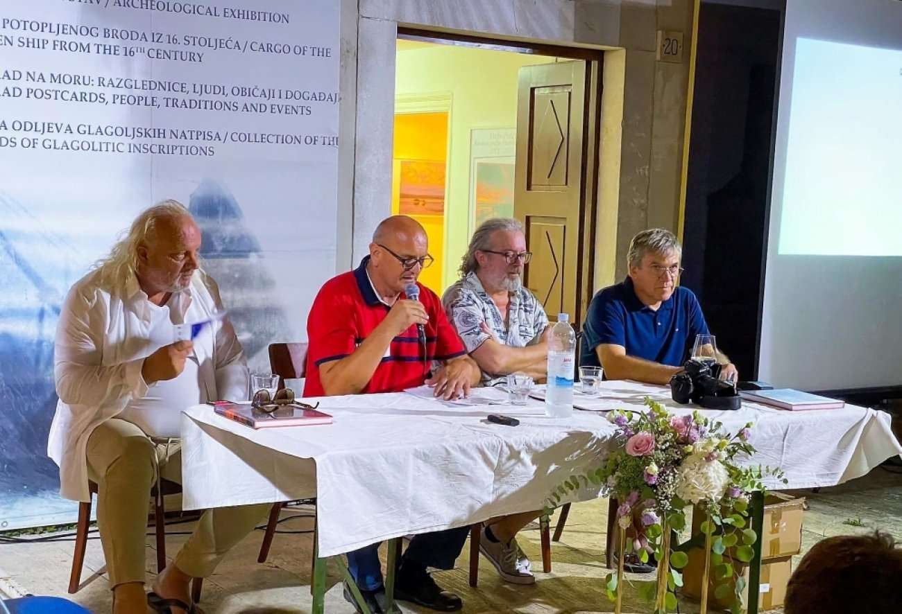 Promocija knjige i izložba Vinka Pešića