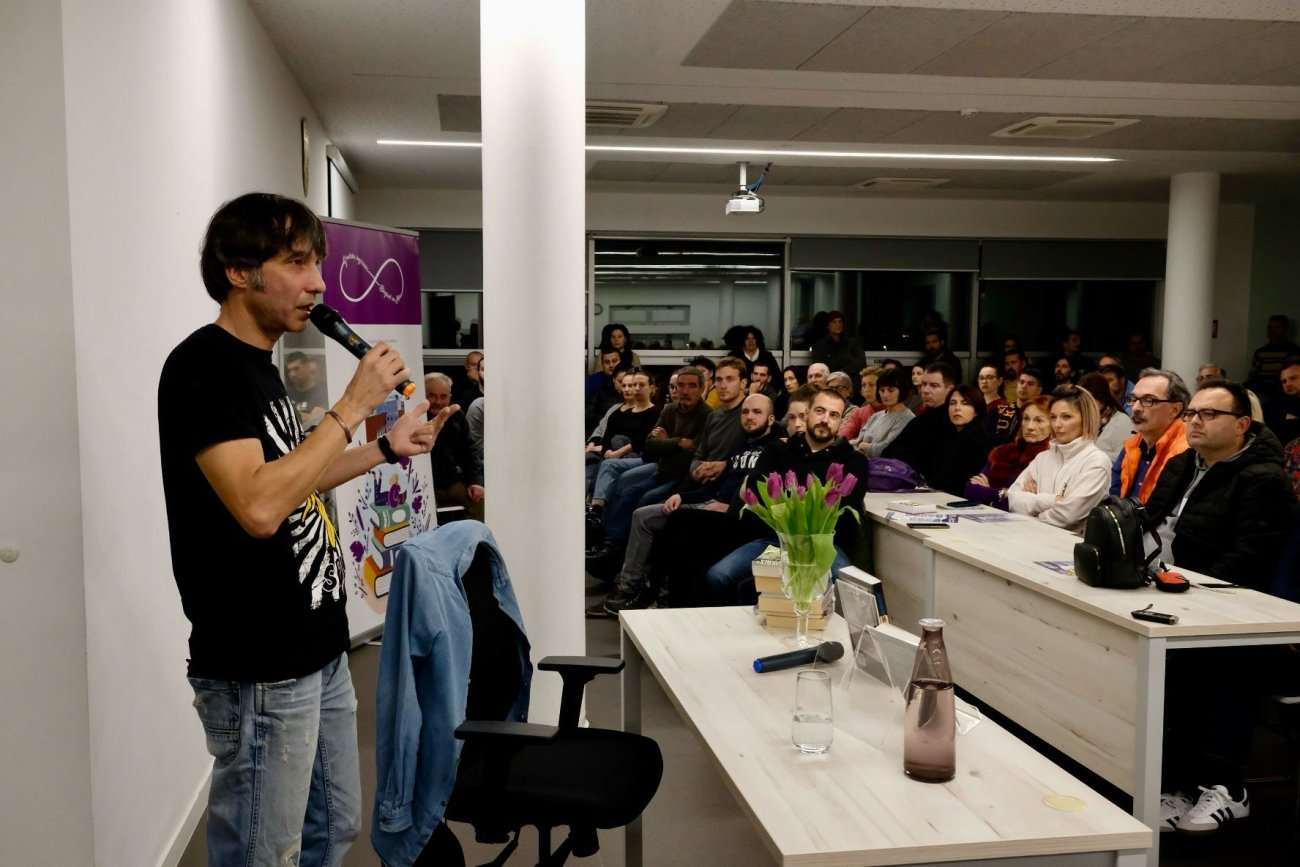 Krešimir Mišak svojim gostovanjem oduševio biogradsku publiku