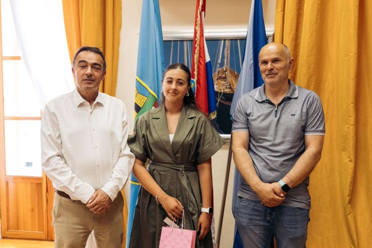PRIMJER IZVRSNOSTI - Petra Prtenjača iz Biograda na Moru pravi primjer i ponos obitelji, prijatelja, grada!