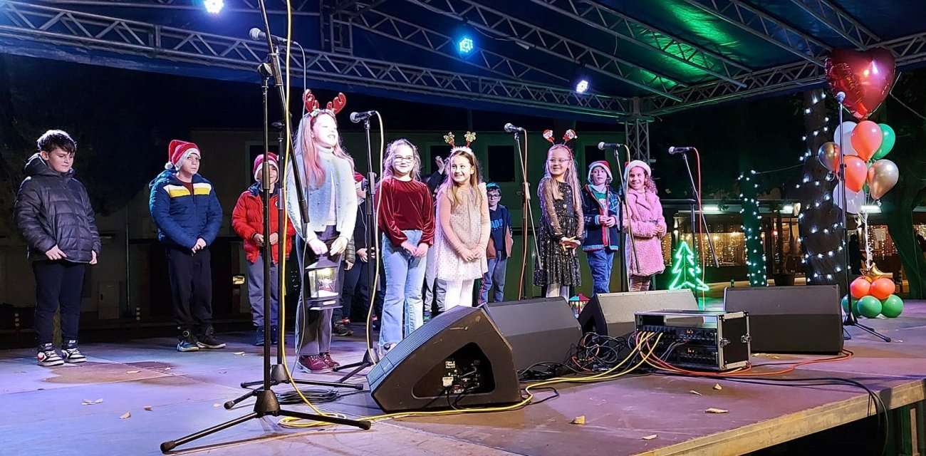 Božićna večer klapa u Centralnom gradskom parku