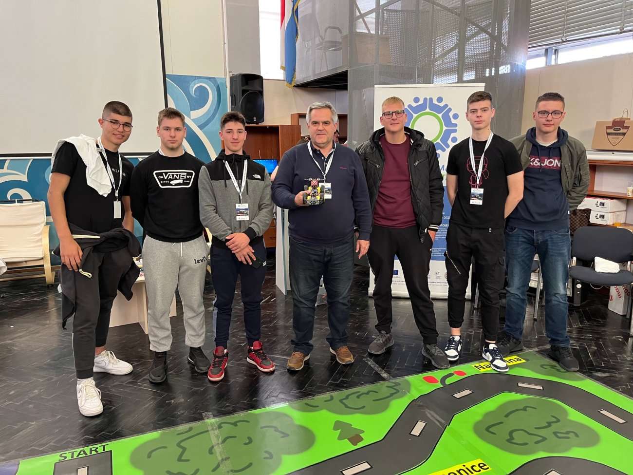 Učenici 1.E i 2.E Srednje škole Biograd sudjelovali na natjecanju Hackathon!