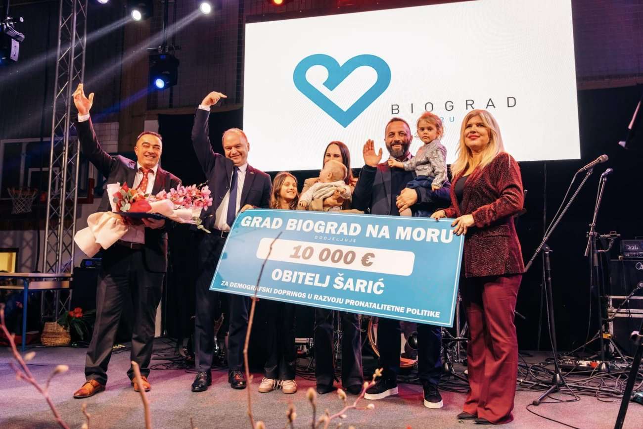 Obitelji Josipa i Ive Šarić za 5 dijete Grad Biograd dodijelio 10.000 eura