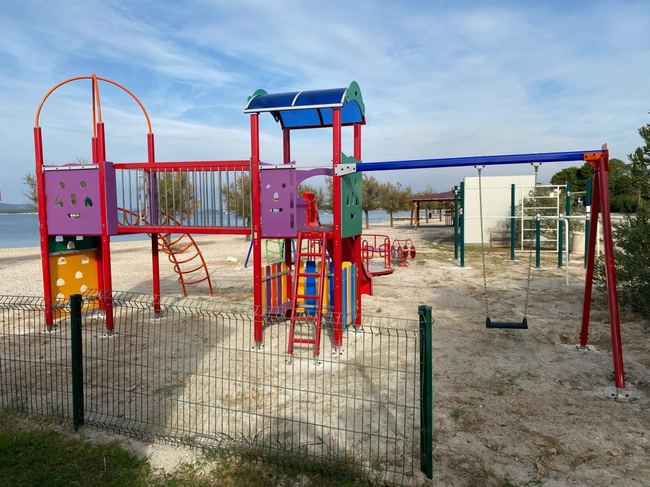Nova oprema i modernizacija dječjih igrališta u Biogradu na Moru